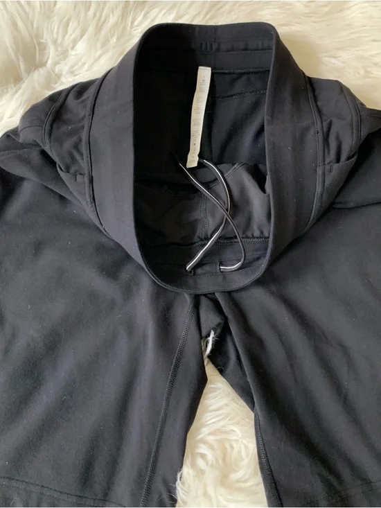 Lululemon Athletic Shorts Black Size Large - Picture 4 of 7